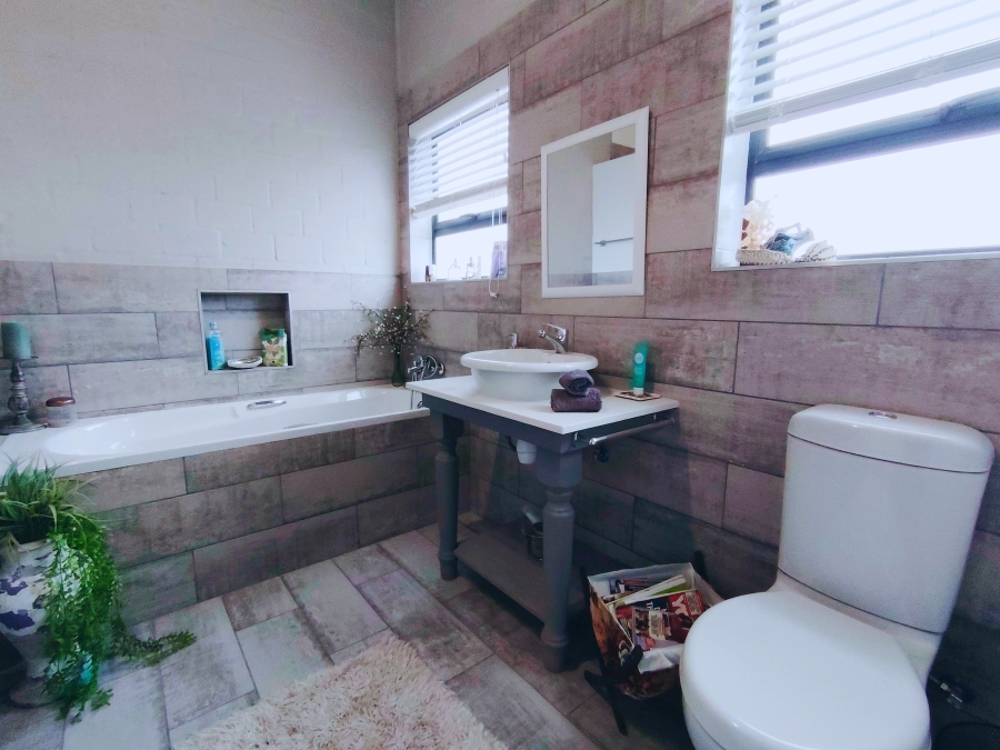 4 Bedroom Property for Sale in Shelley Point Western Cape